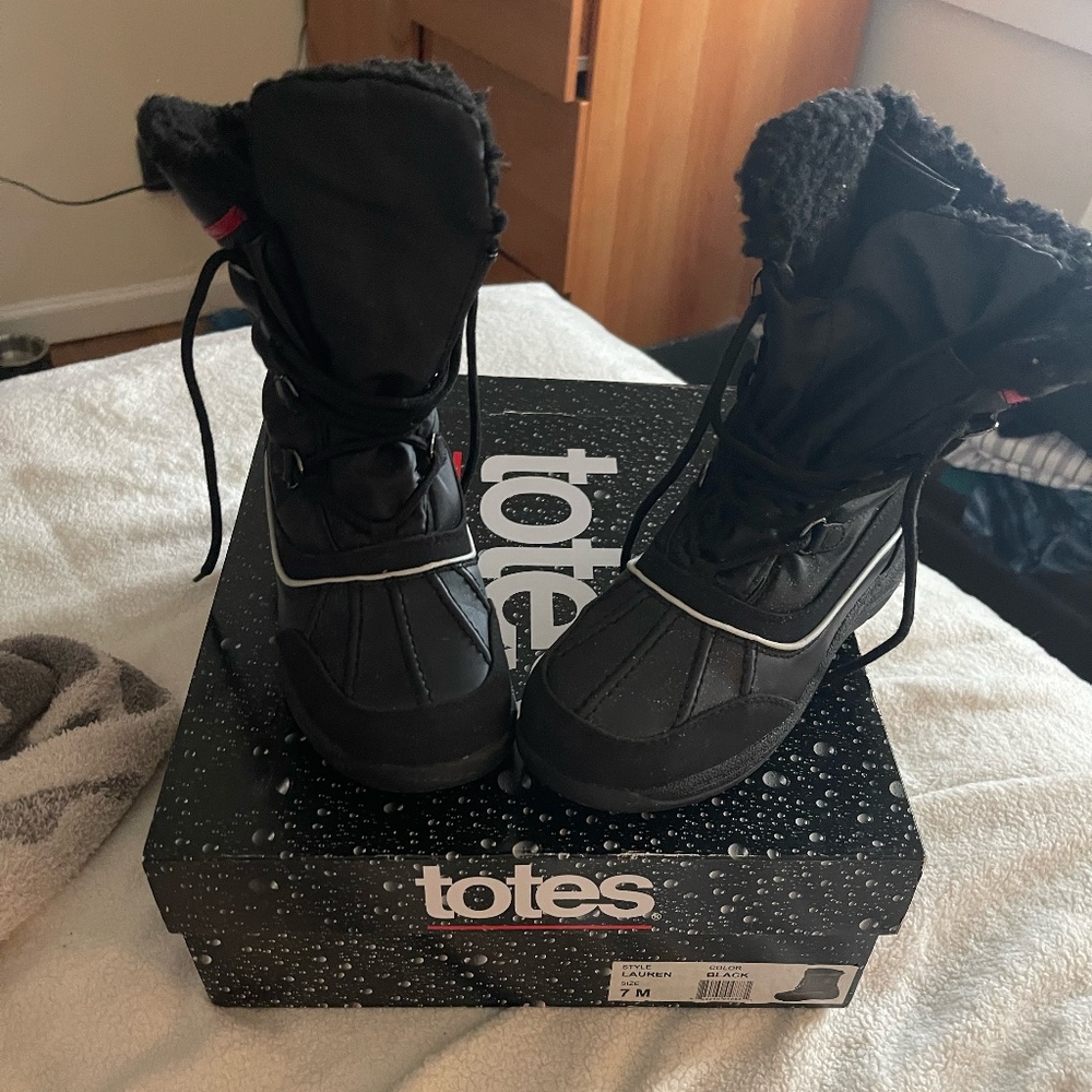 Totes Snow/ Rain Boots
